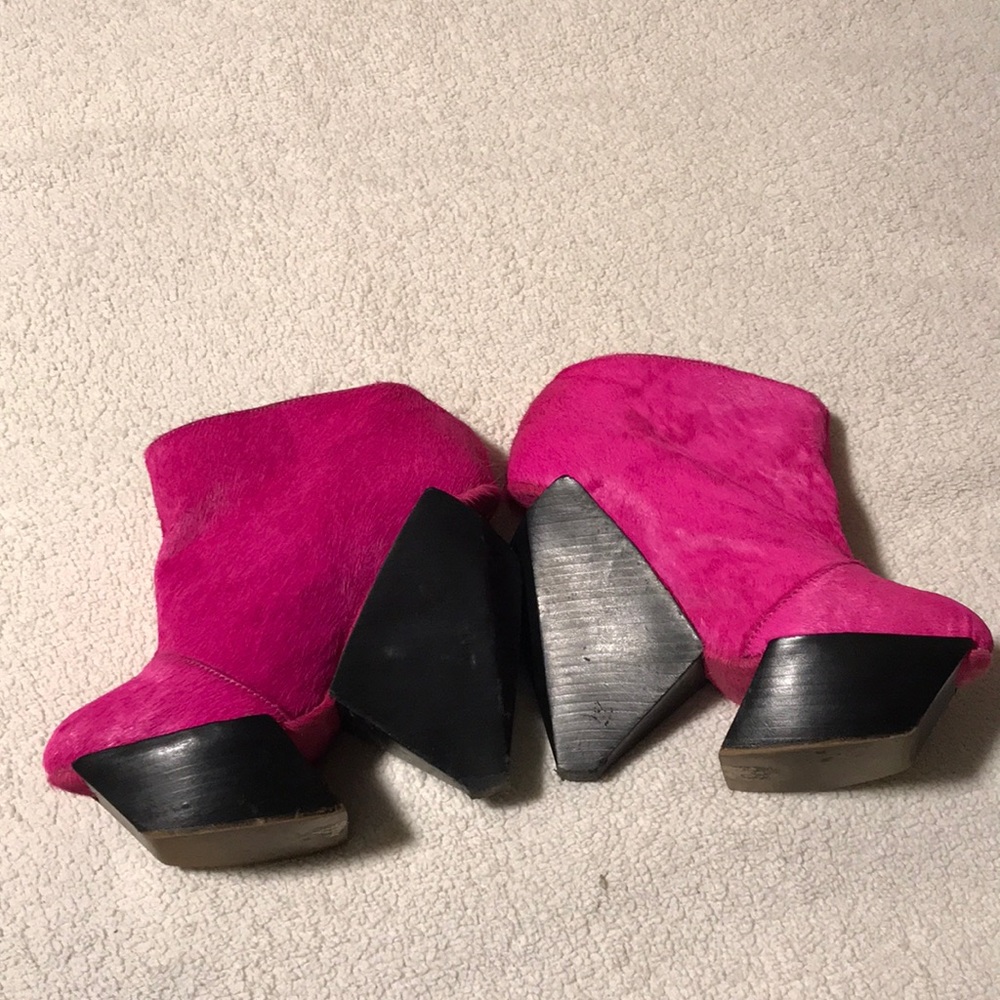 SENSO HOT PINK PONY fur Delilah ankle boots